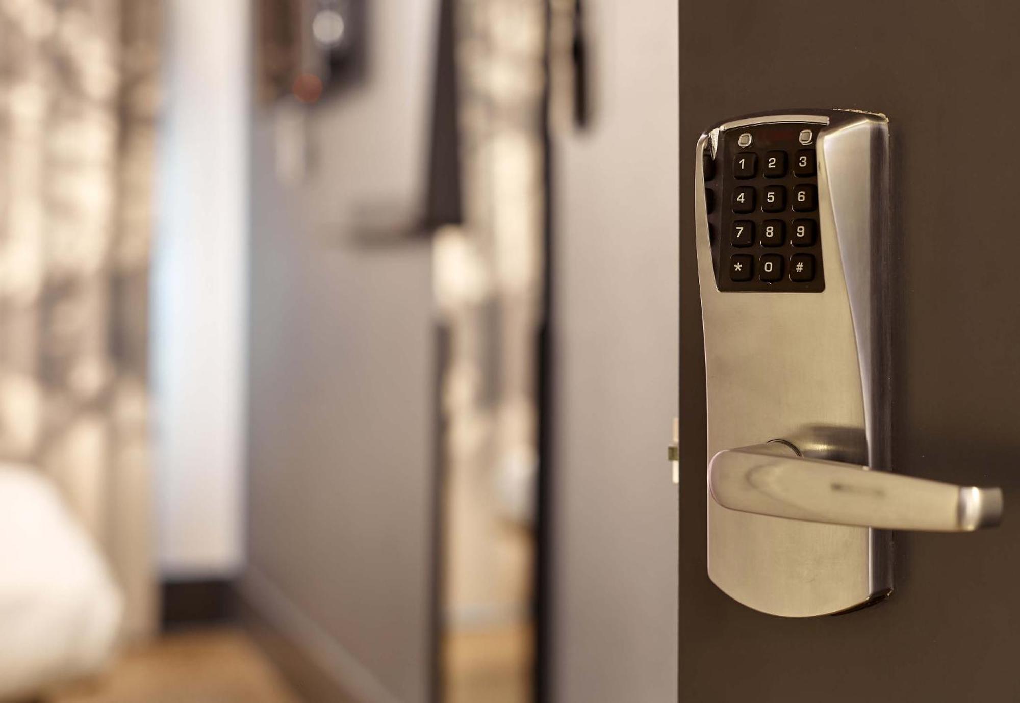 B&B Hotel Annecy Argonay Bagian luar foto