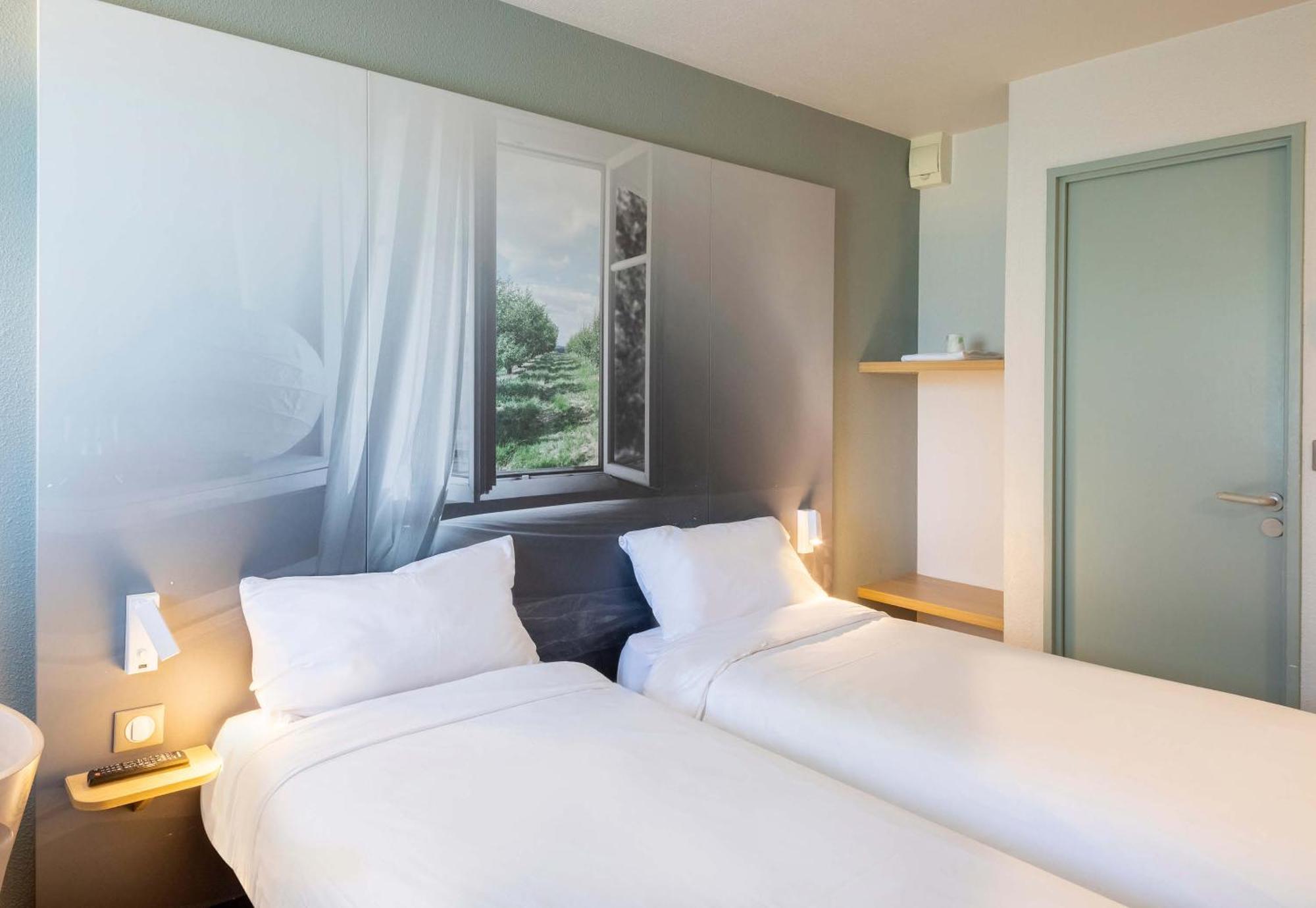 B&B Hotel Annecy Argonay Bagian luar foto