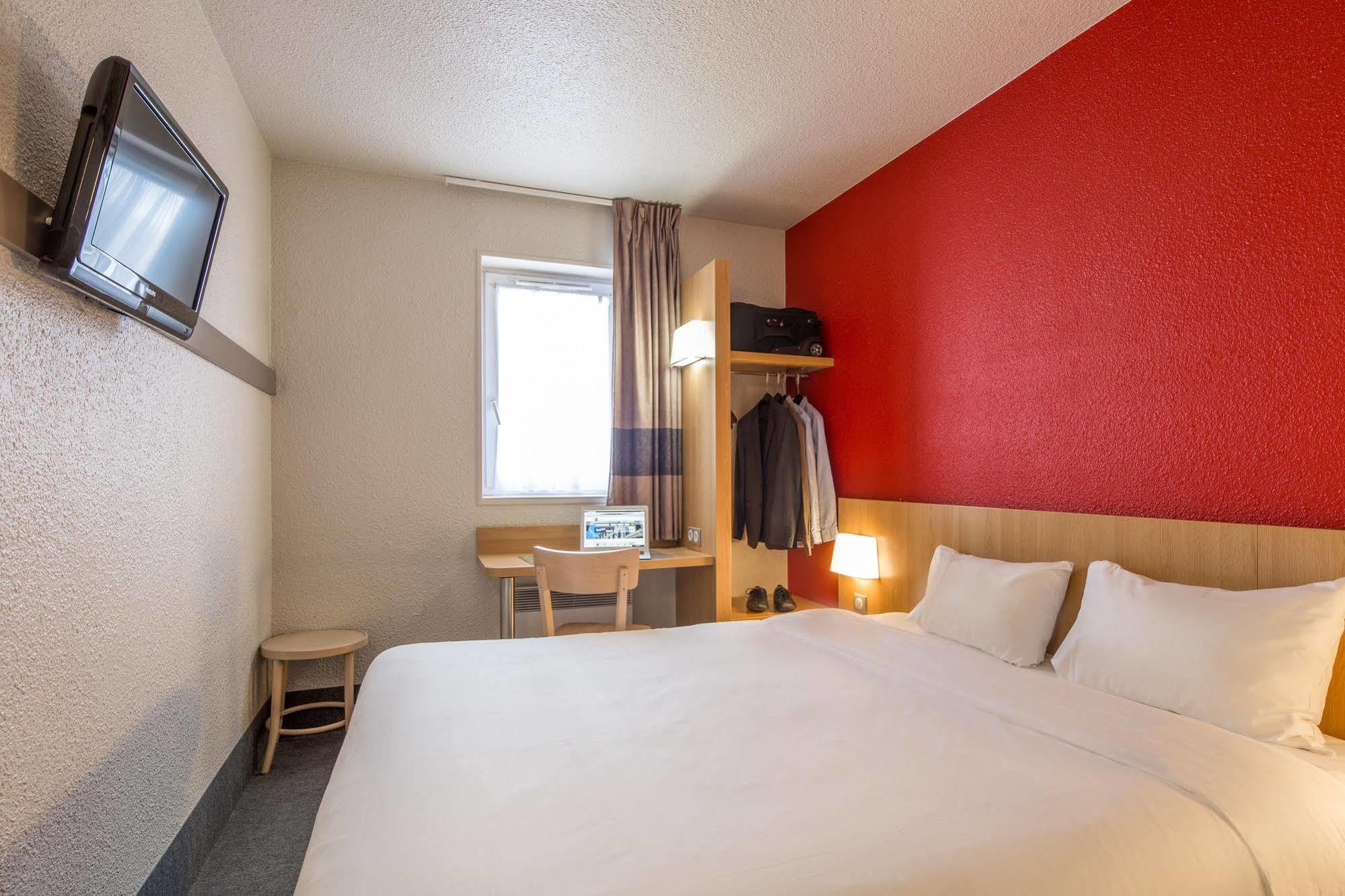 B&B Hotel Annecy Argonay Bagian luar foto