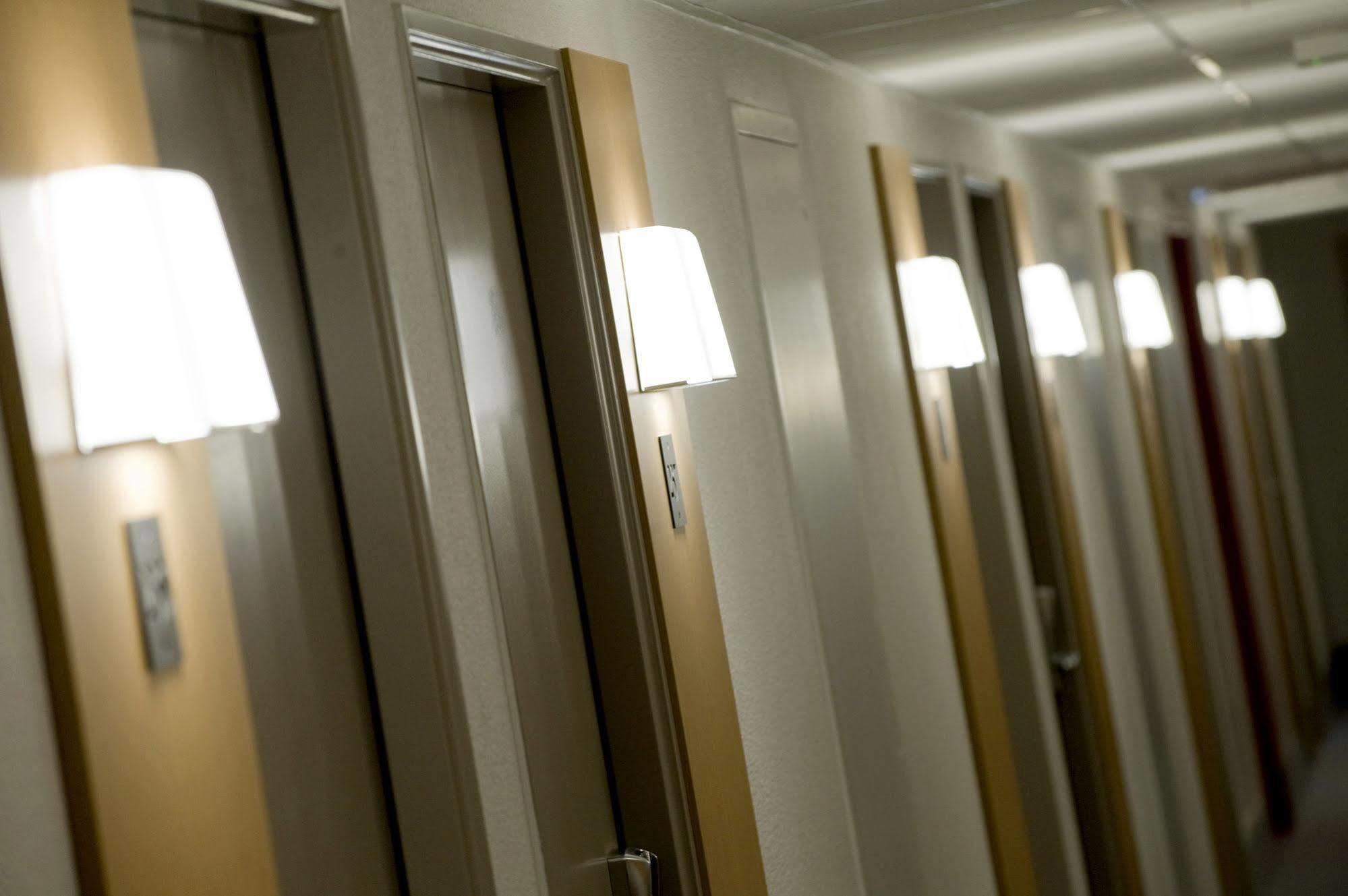 B&B Hotel Annecy Argonay Bagian luar foto